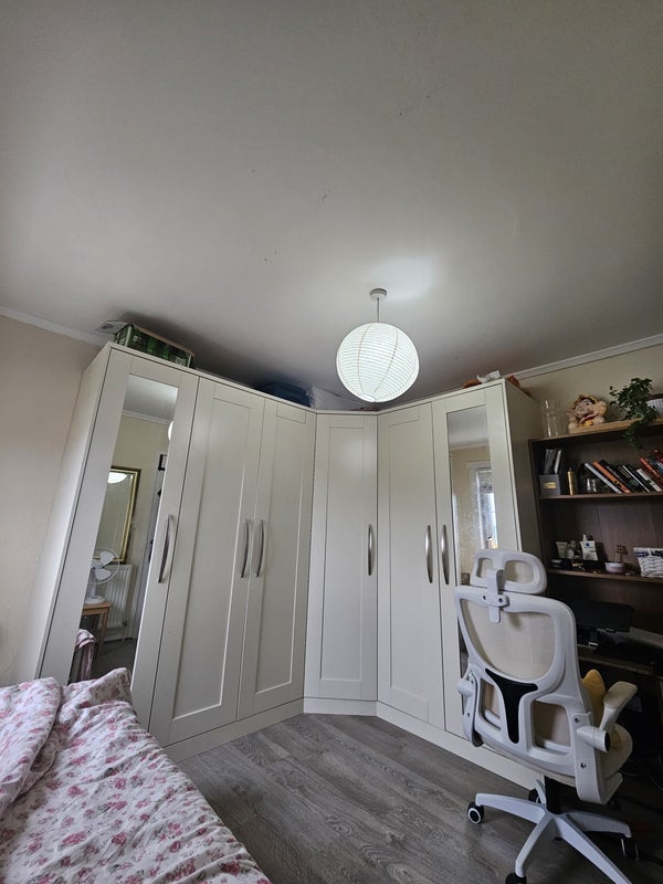 Room Cadder Road in Glasgow