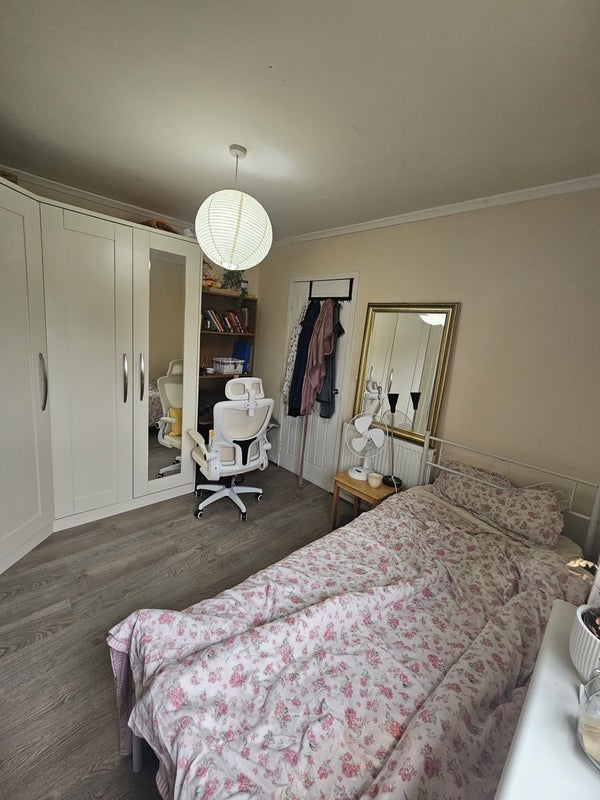 Room Cadder Road in Glasgow