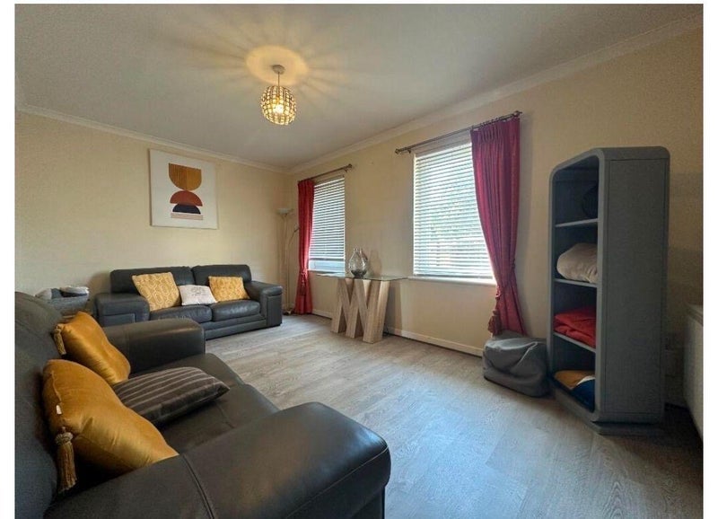 Room Cadder Road in Glasgow