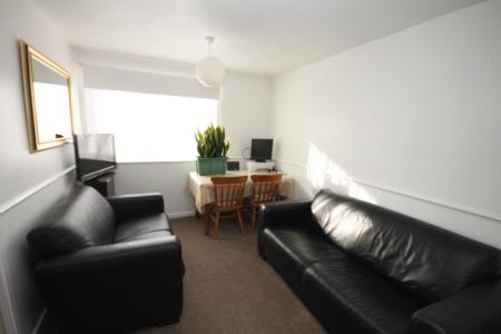 Flat Bishopscote Road in Luton