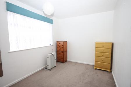 Flat Bishopscote Road in Luton