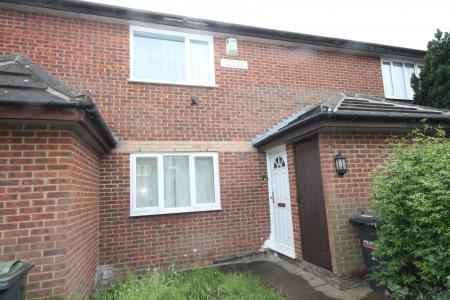 Flat Bishopscote Road in Luton
