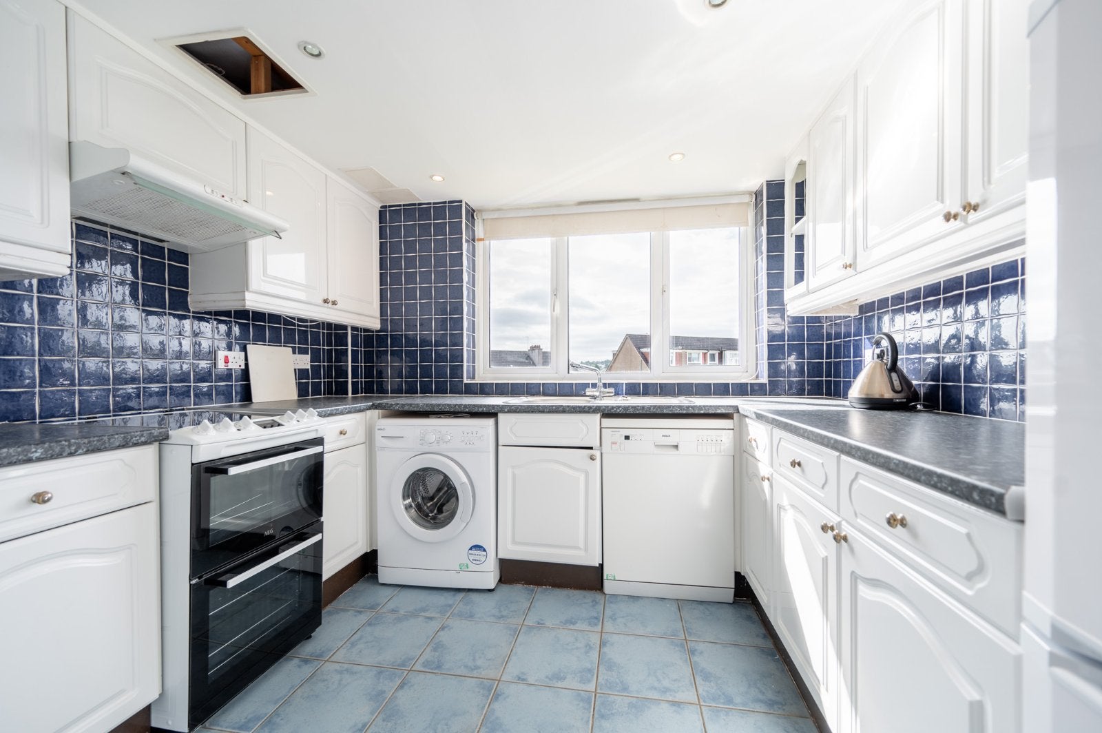 Flat Orchard Court in Glasgow