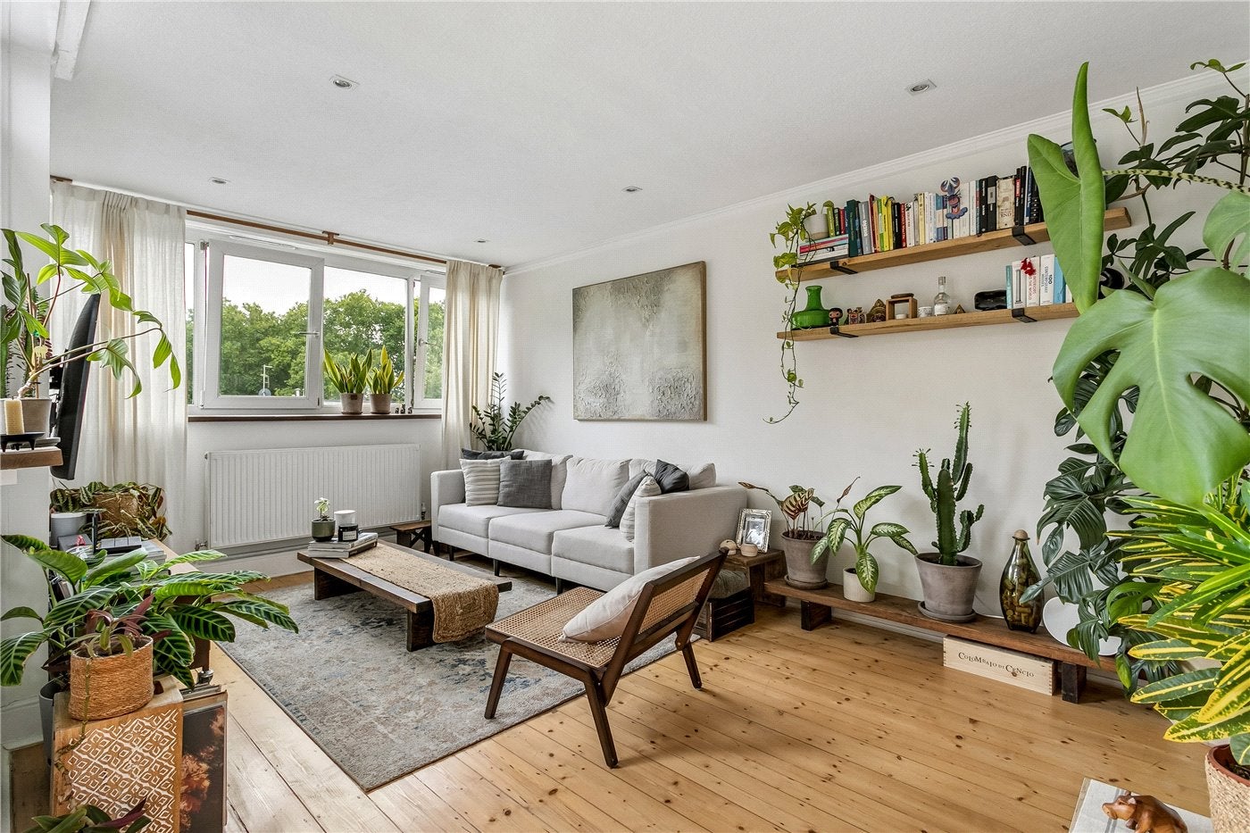 Flat Hedingham Close in Greater London
