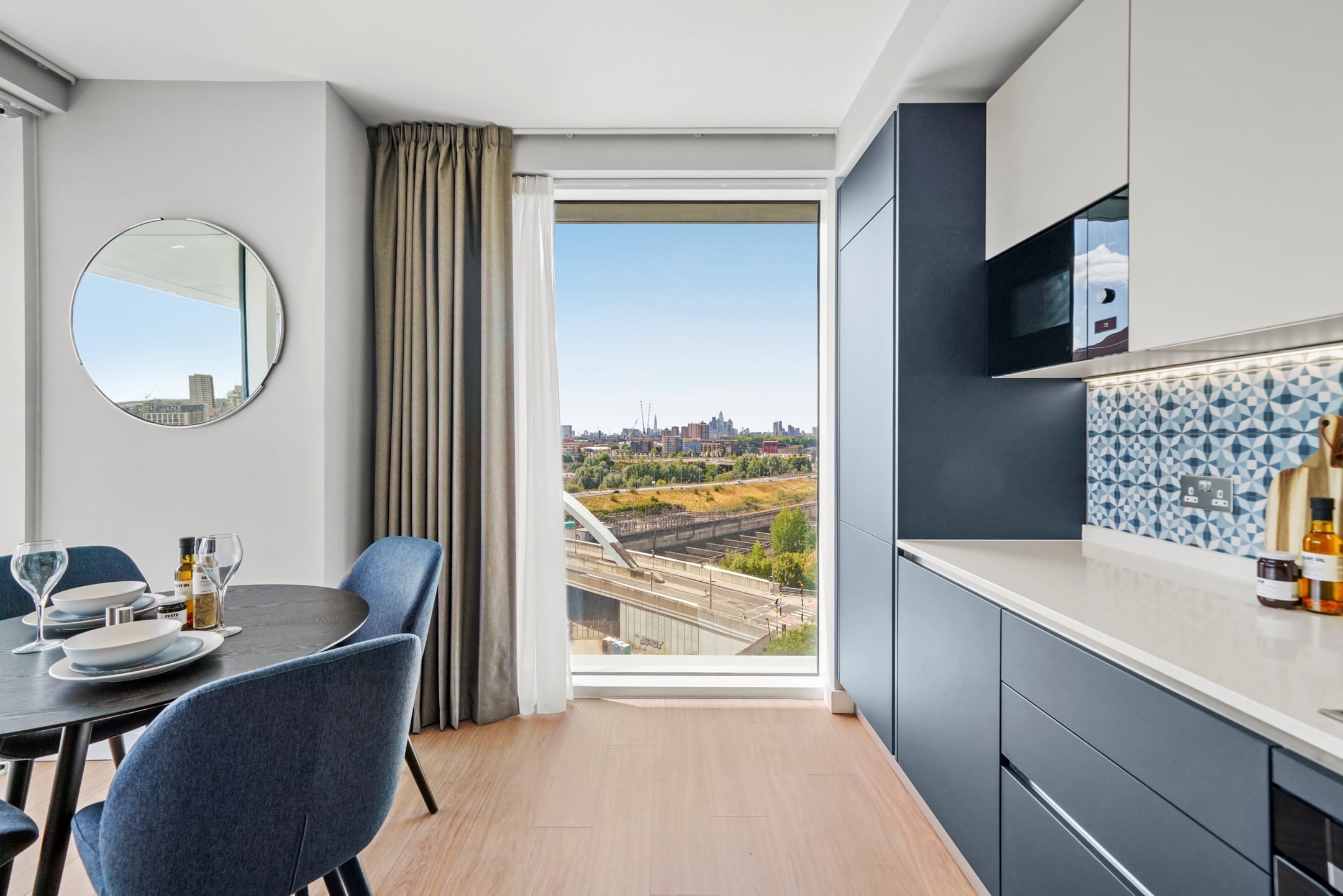 Flat Anthems Way in Greater London