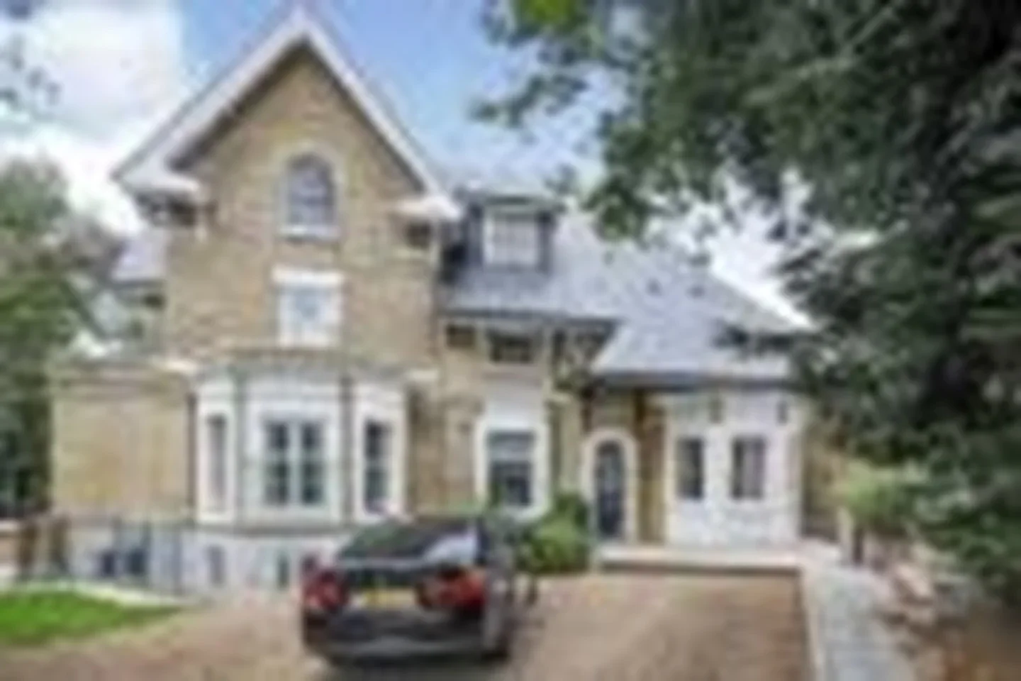 Flat Belvedere Road in Greater London