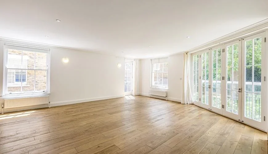 Flat Belvedere Road in Greater London