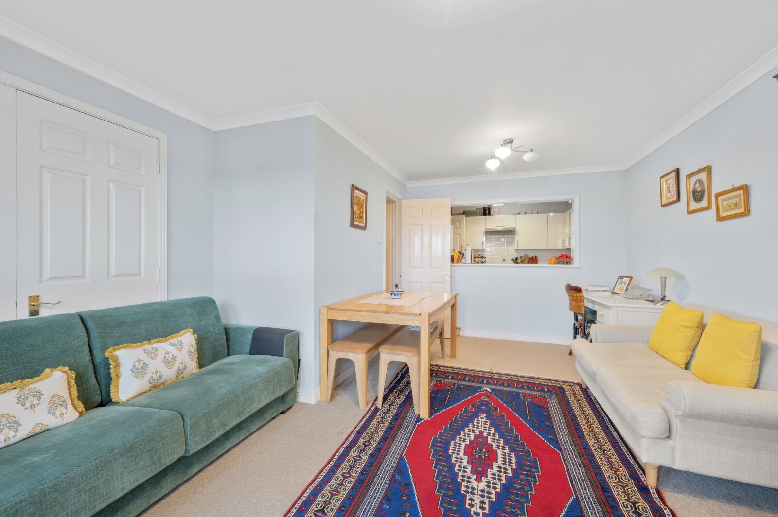 Flat Portsmouth Road in Greater London