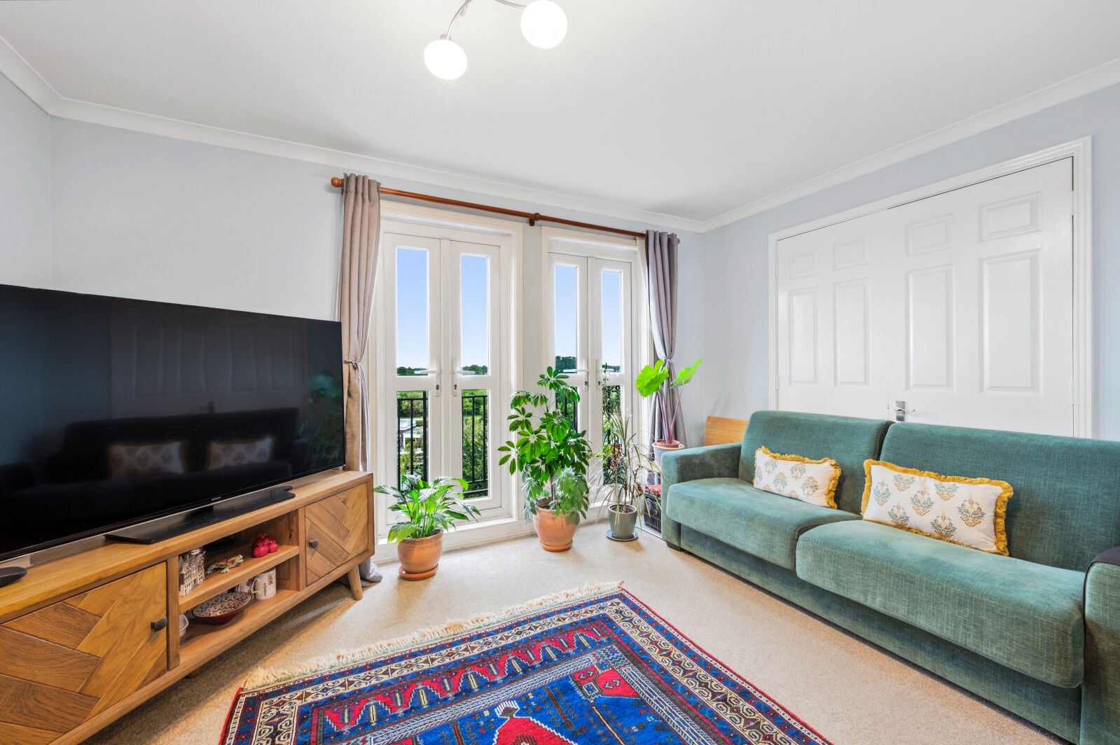 Flat Portsmouth Road in Greater London