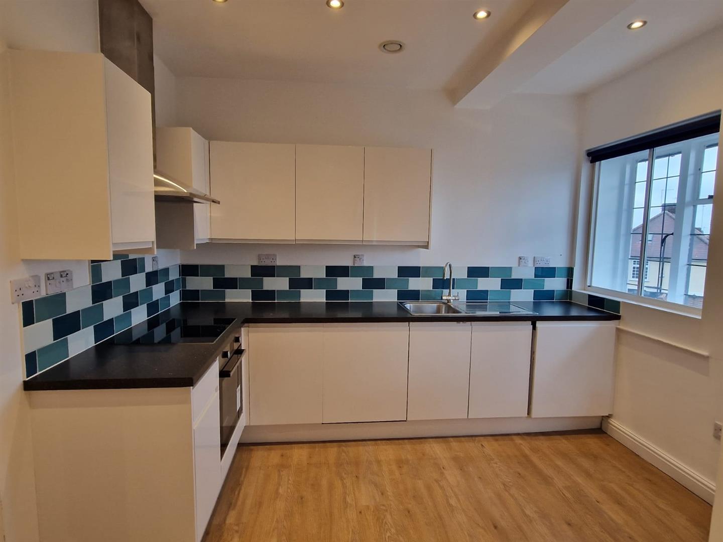 Flat Bowes Road in Greater London