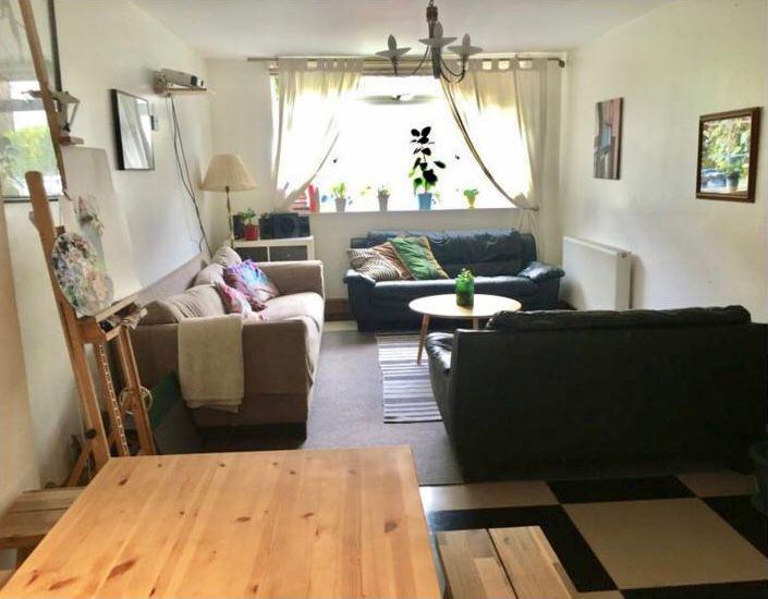 Room Bushey Hill Road in Greater London