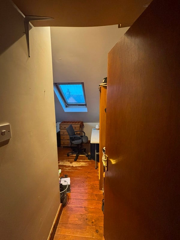 Room Bushey Hill Road in Greater London