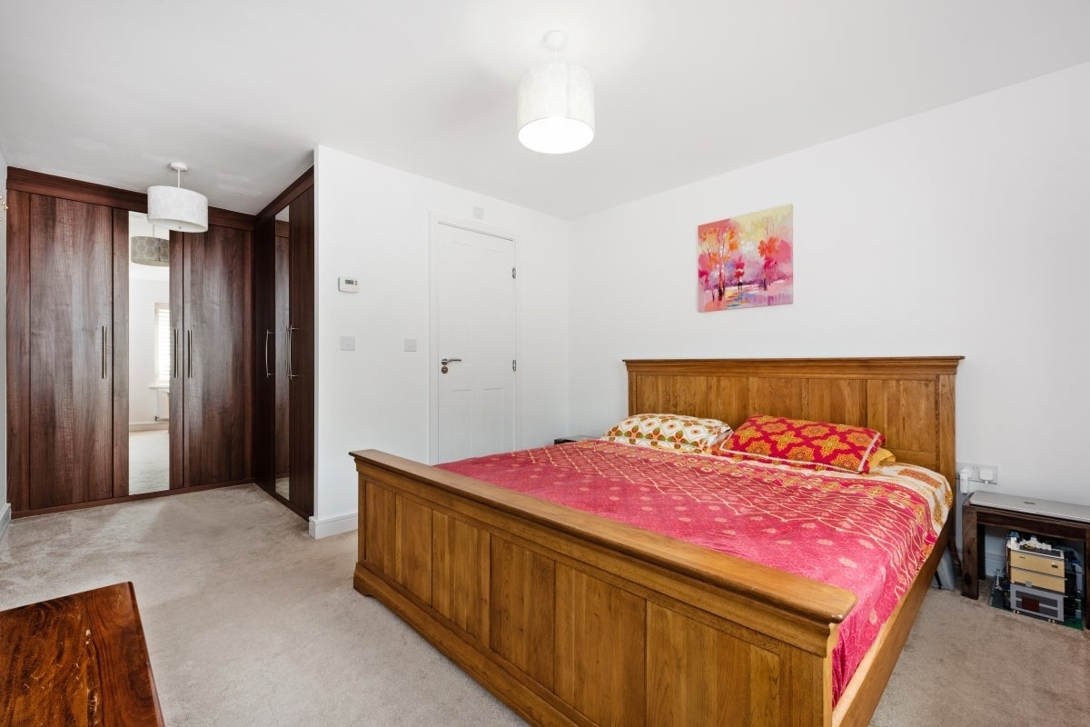 House Griffiths Close in Hertsmere