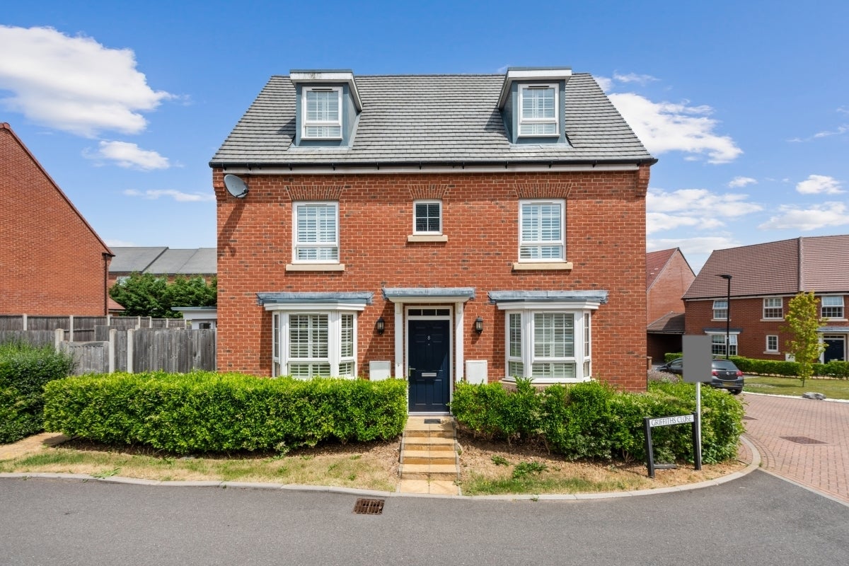 House Griffiths Close in Hertsmere