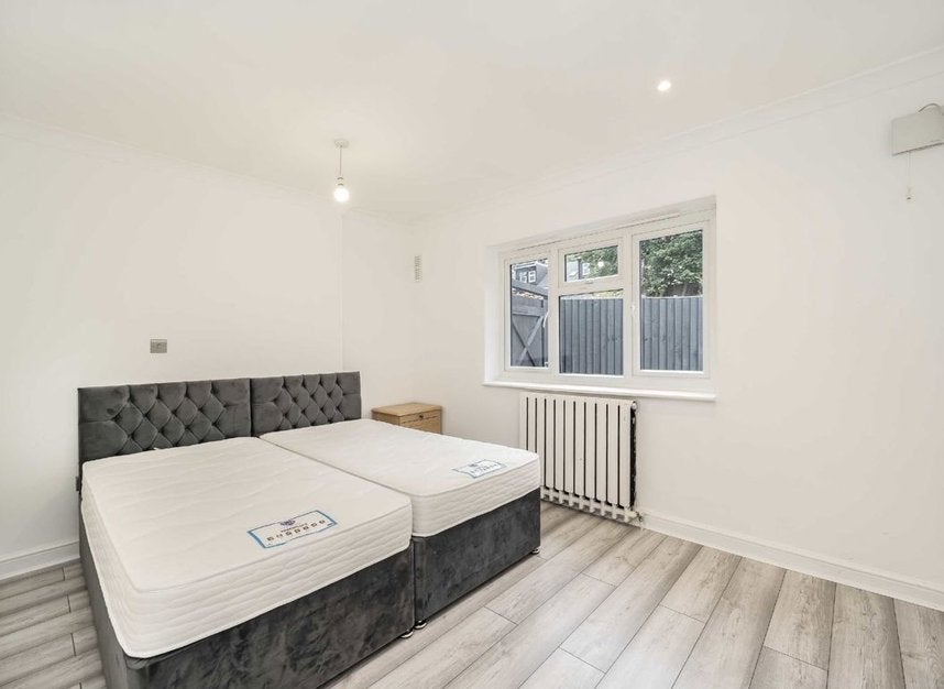 Flat Regent's Park Road in Greater London