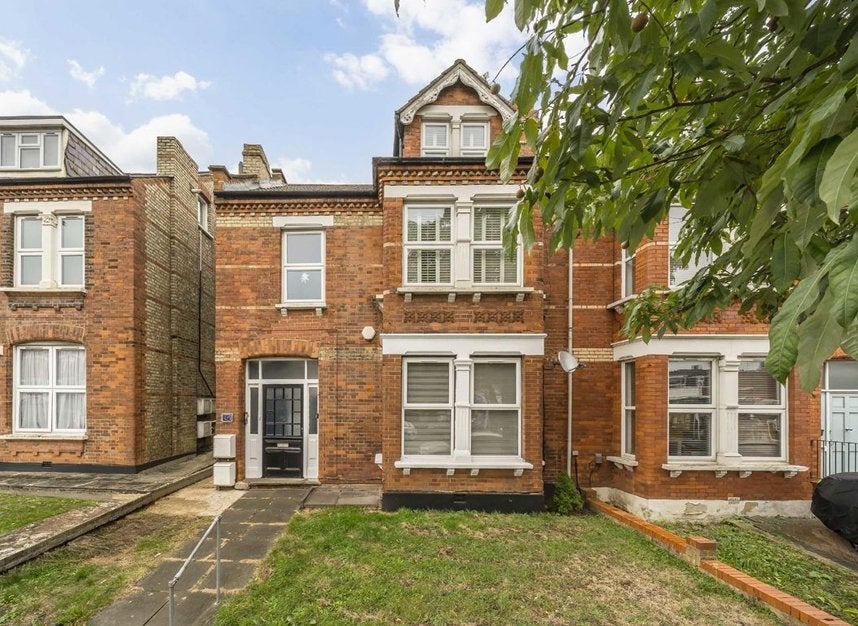 Flat Regent's Park Road in Greater London