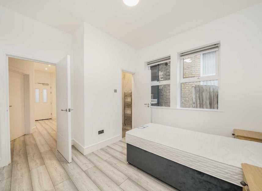 Flat Regent's Park Road in Greater London