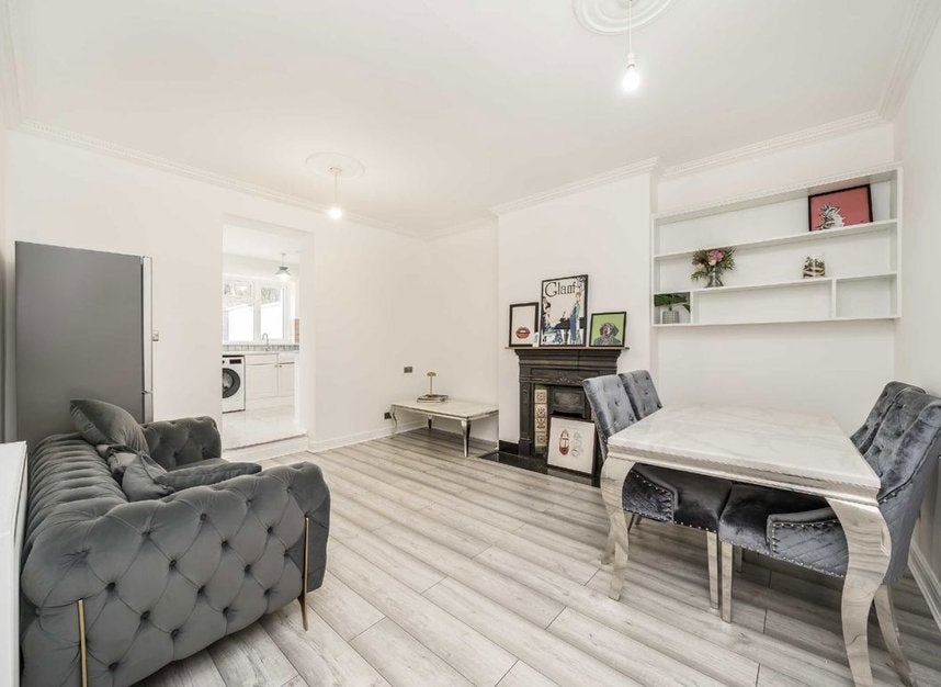 Flat Regent's Park Road in Greater London