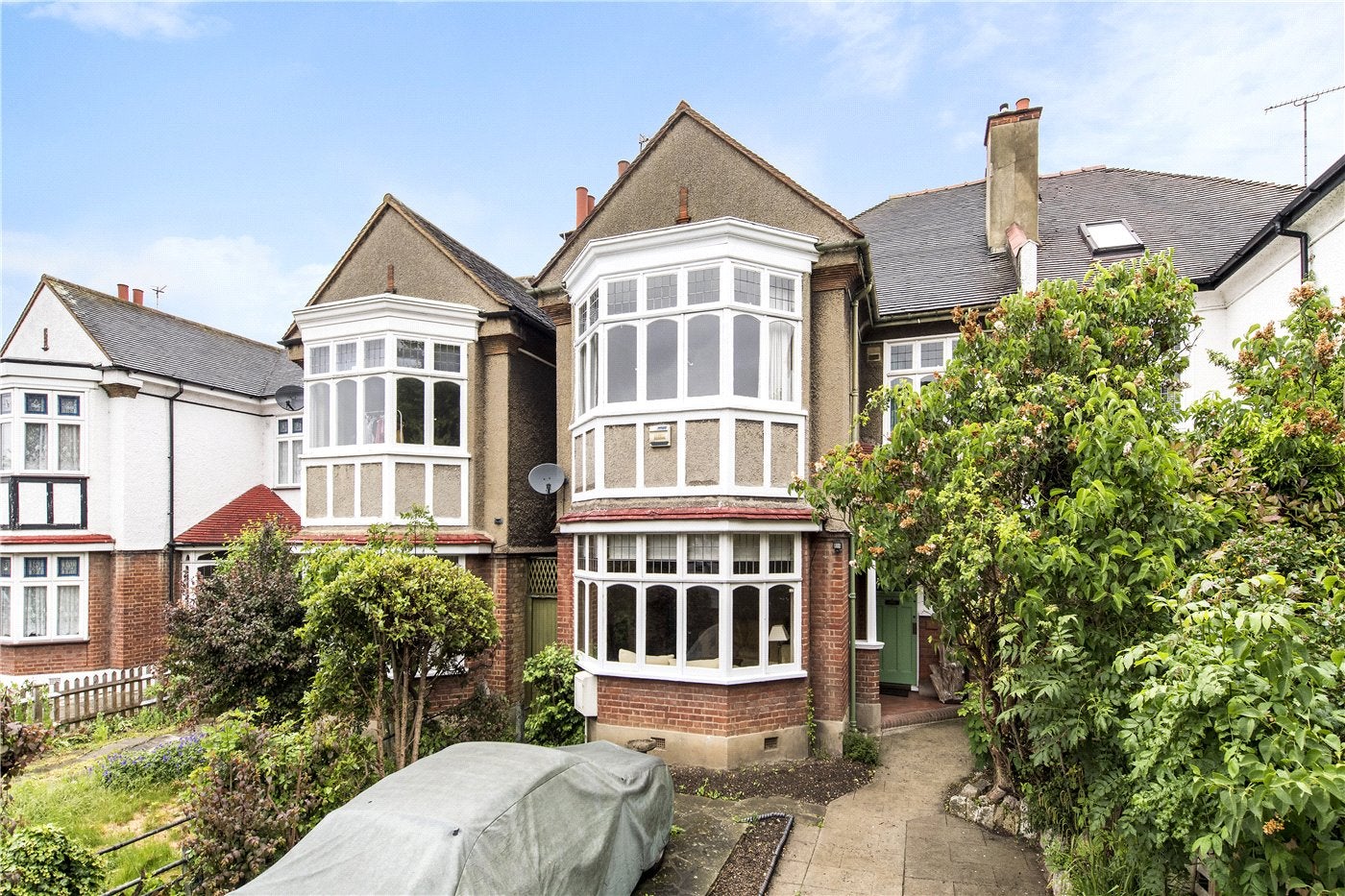 House Woodbourne Avenue in Greater London