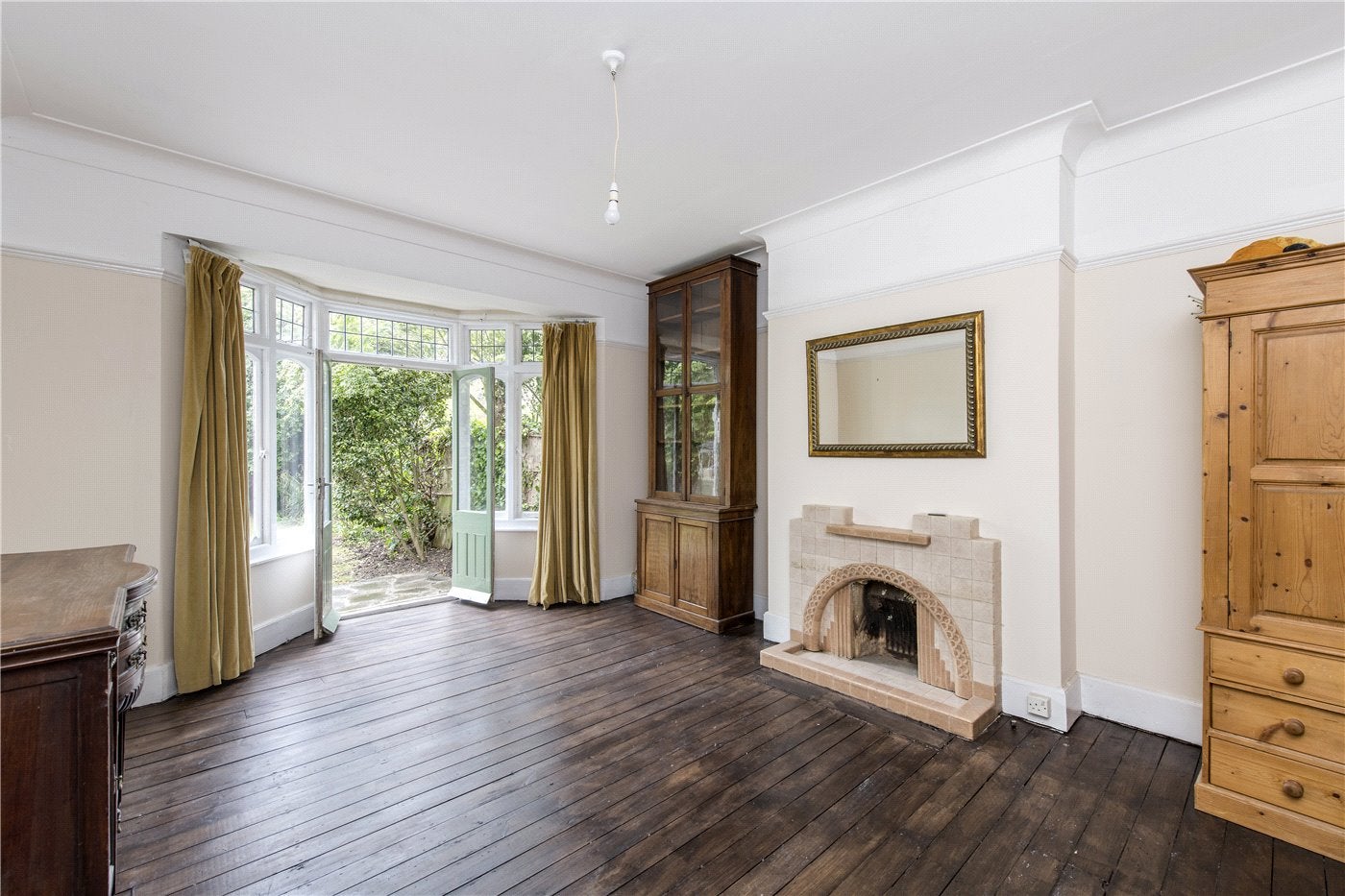 House Woodbourne Avenue in Greater London