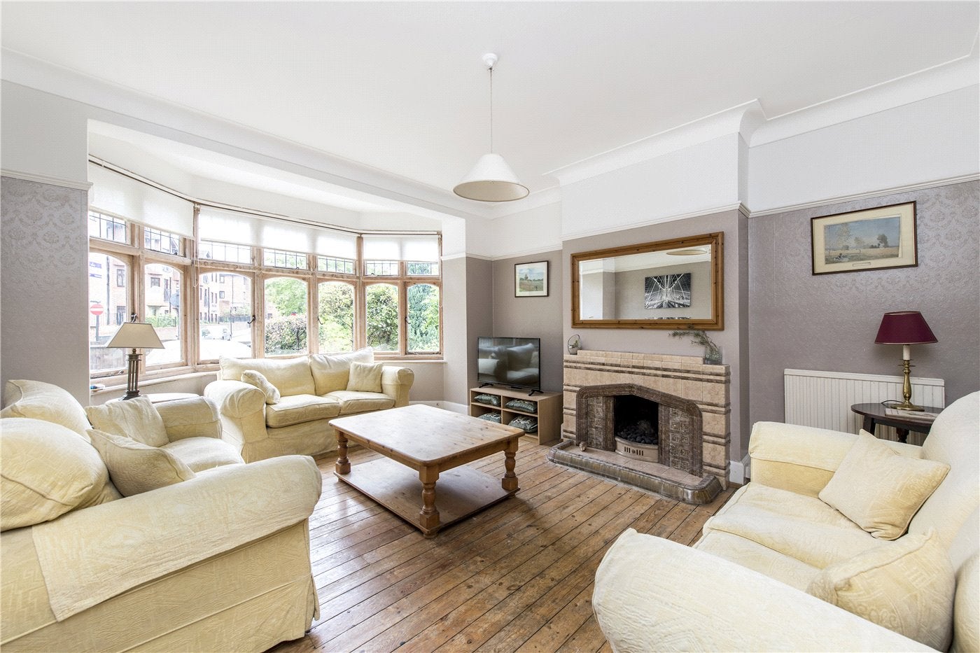 House Woodbourne Avenue in Greater London