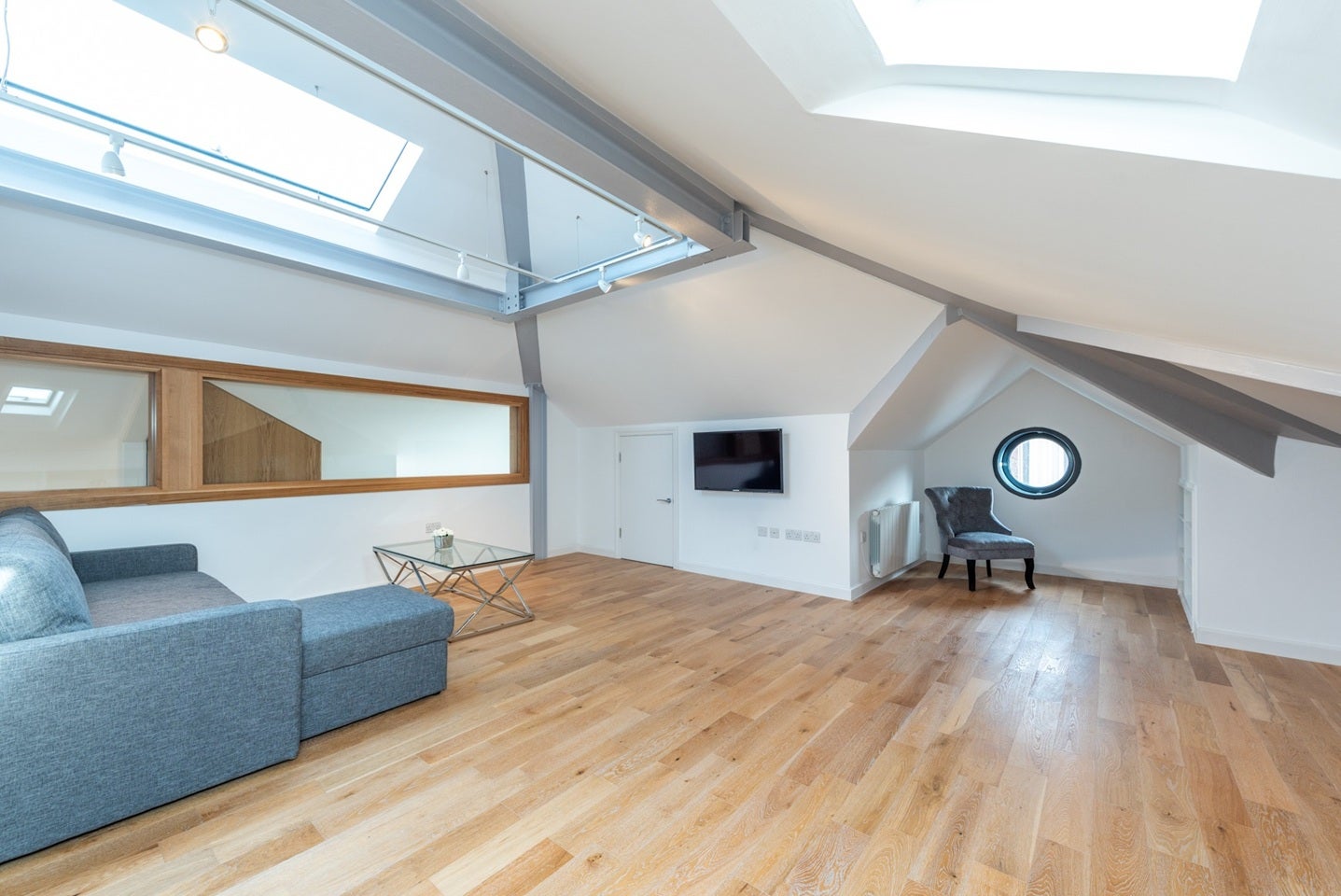 Room Belmont Road in Greater London