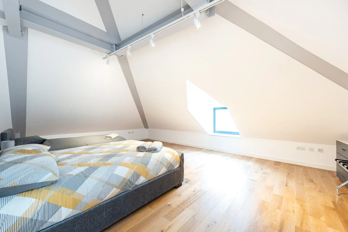 Room Belmont Road in Greater London