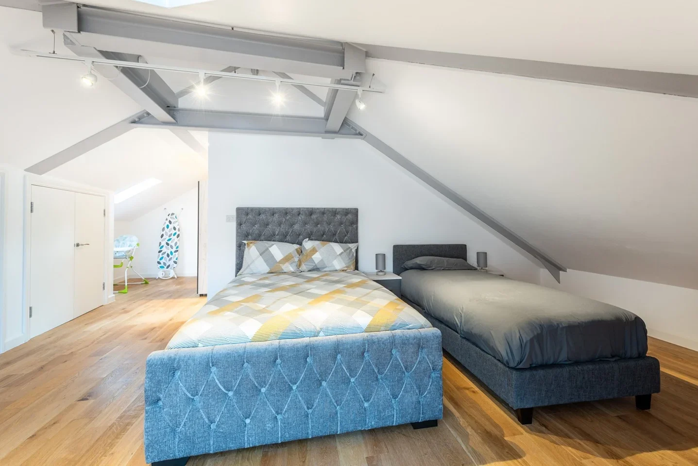 Room Belmont Road in Greater London