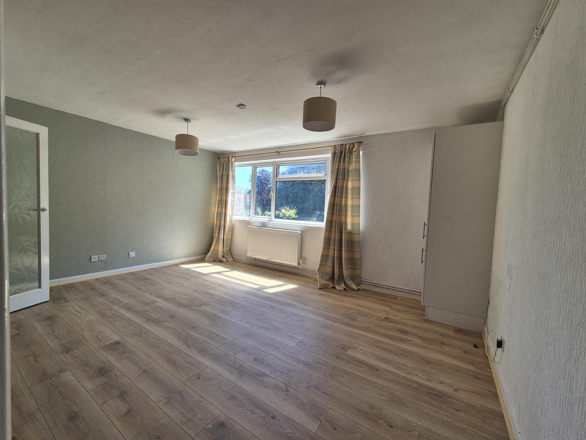 Flat Ashley Road in Poole