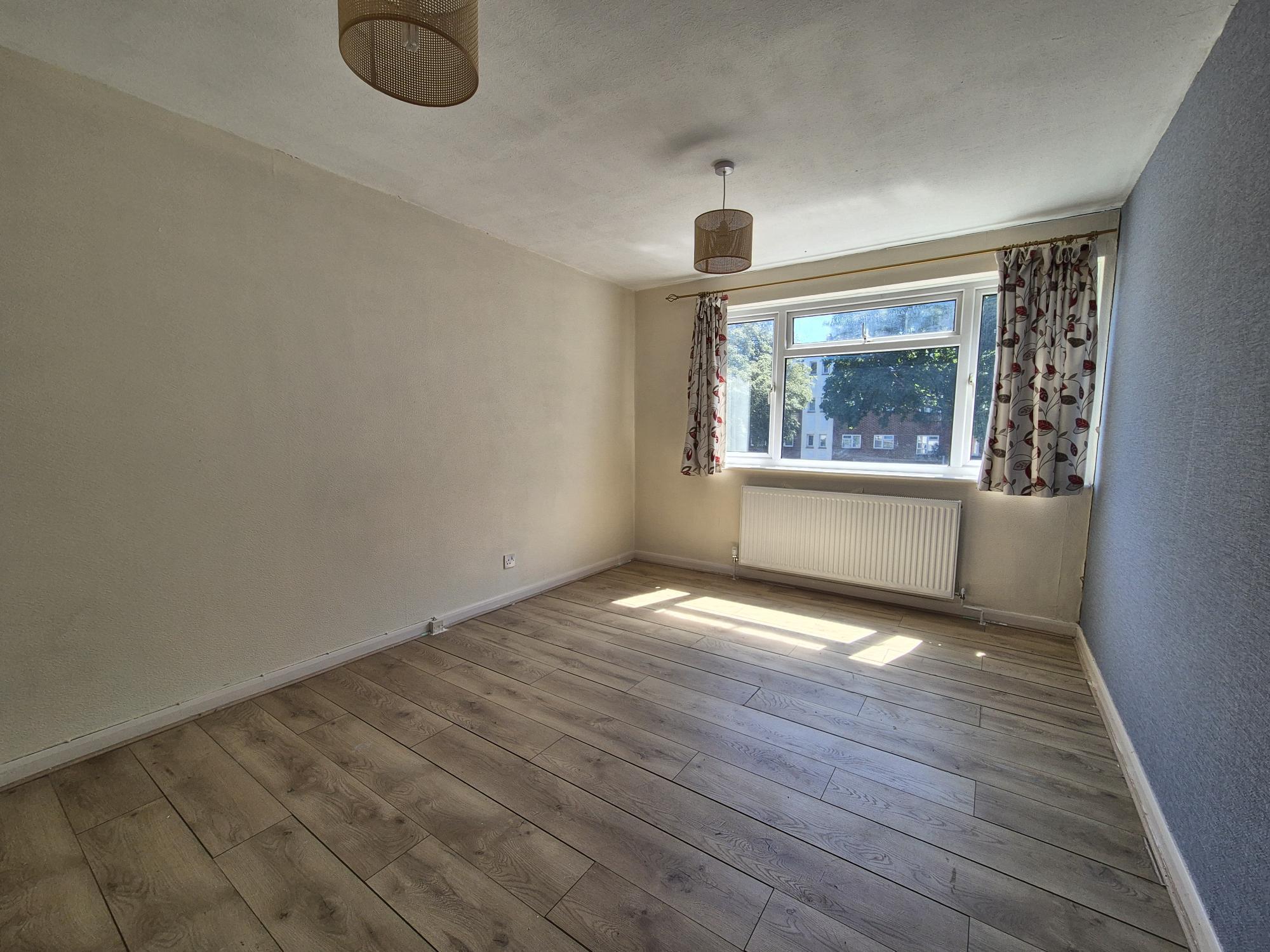 Flat Ashley Road in Poole