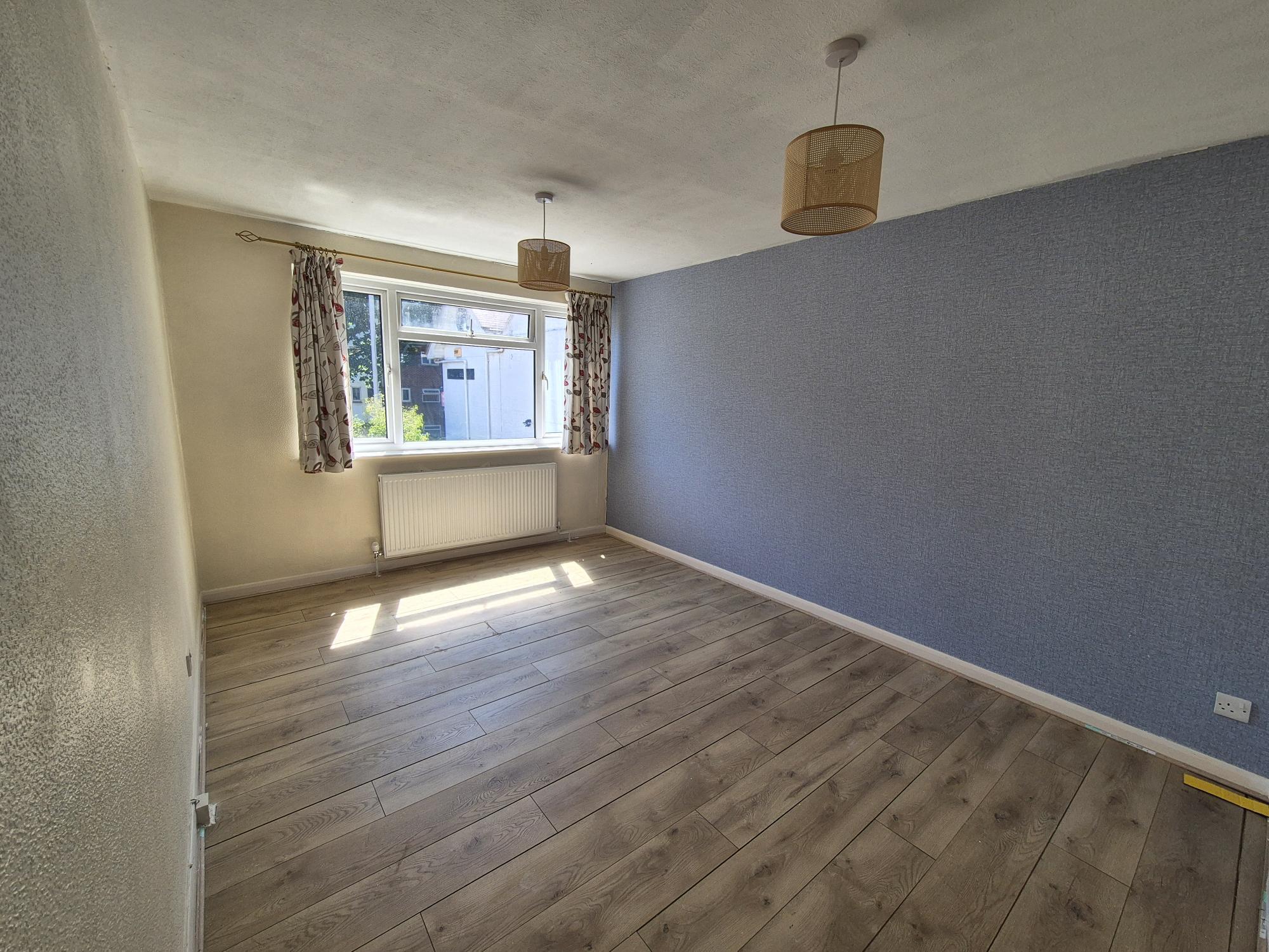 Flat Ashley Road in Poole