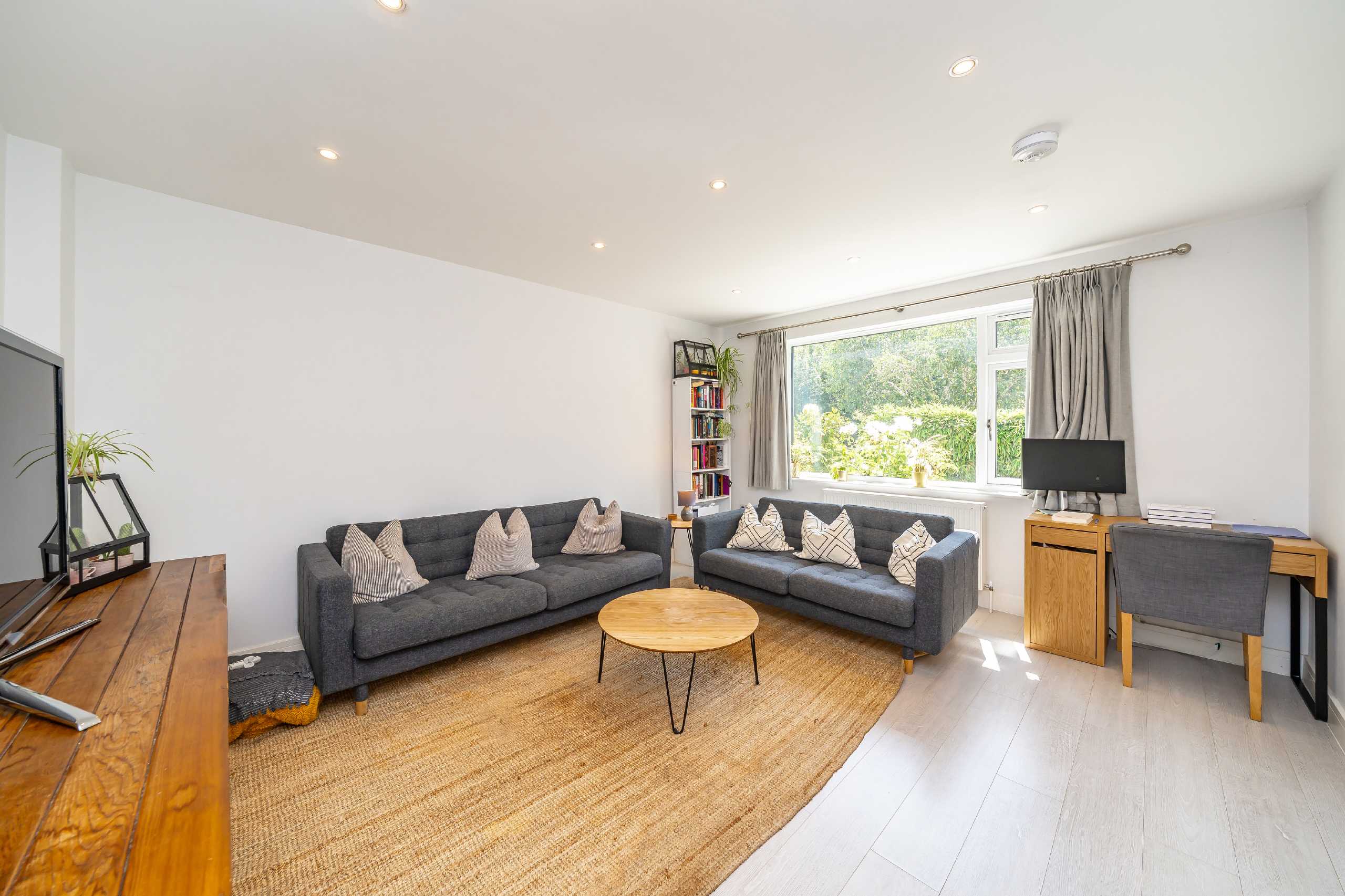 House Dray Gardens in Greater London