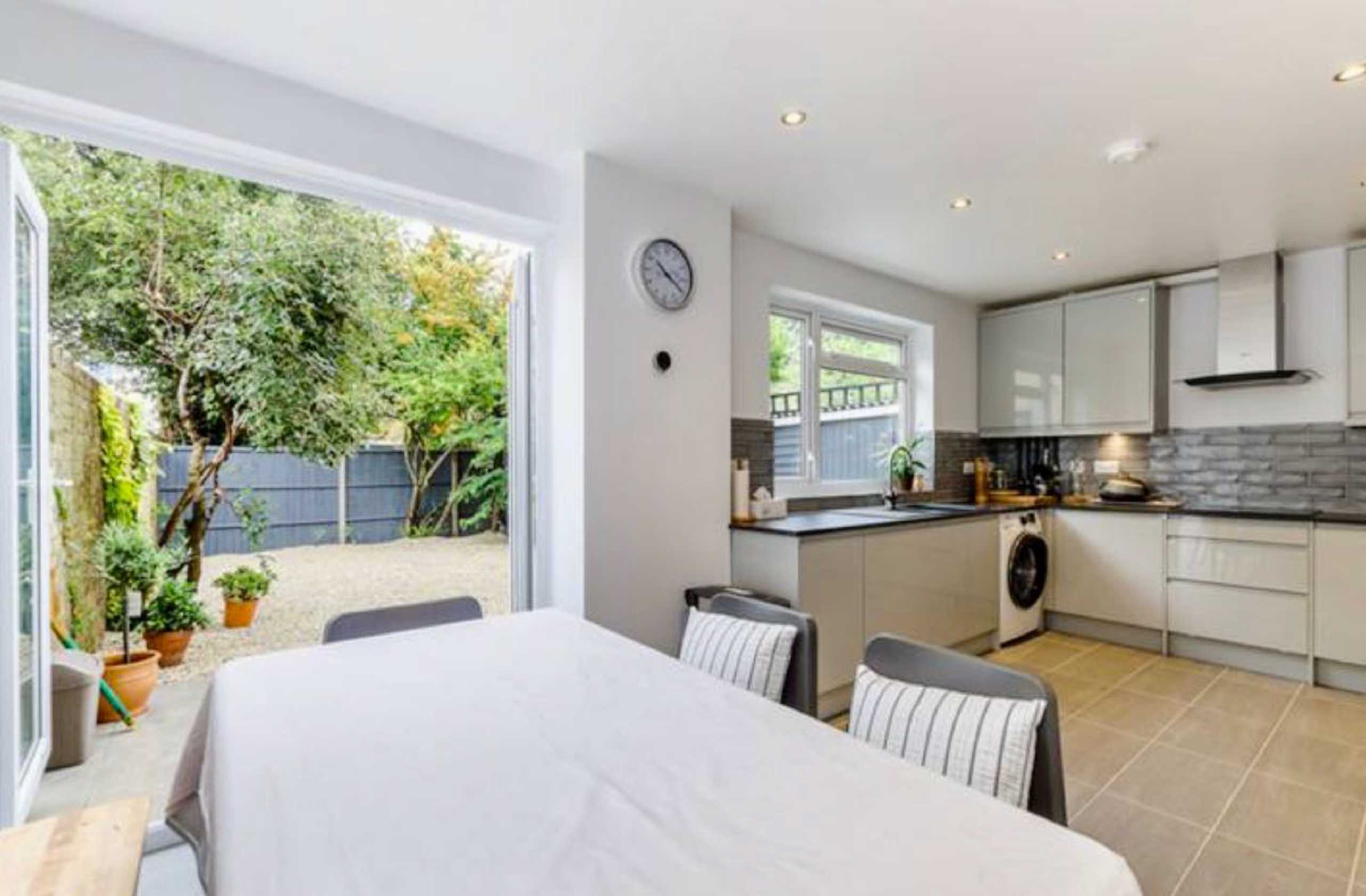 House Dray Gardens in Greater London