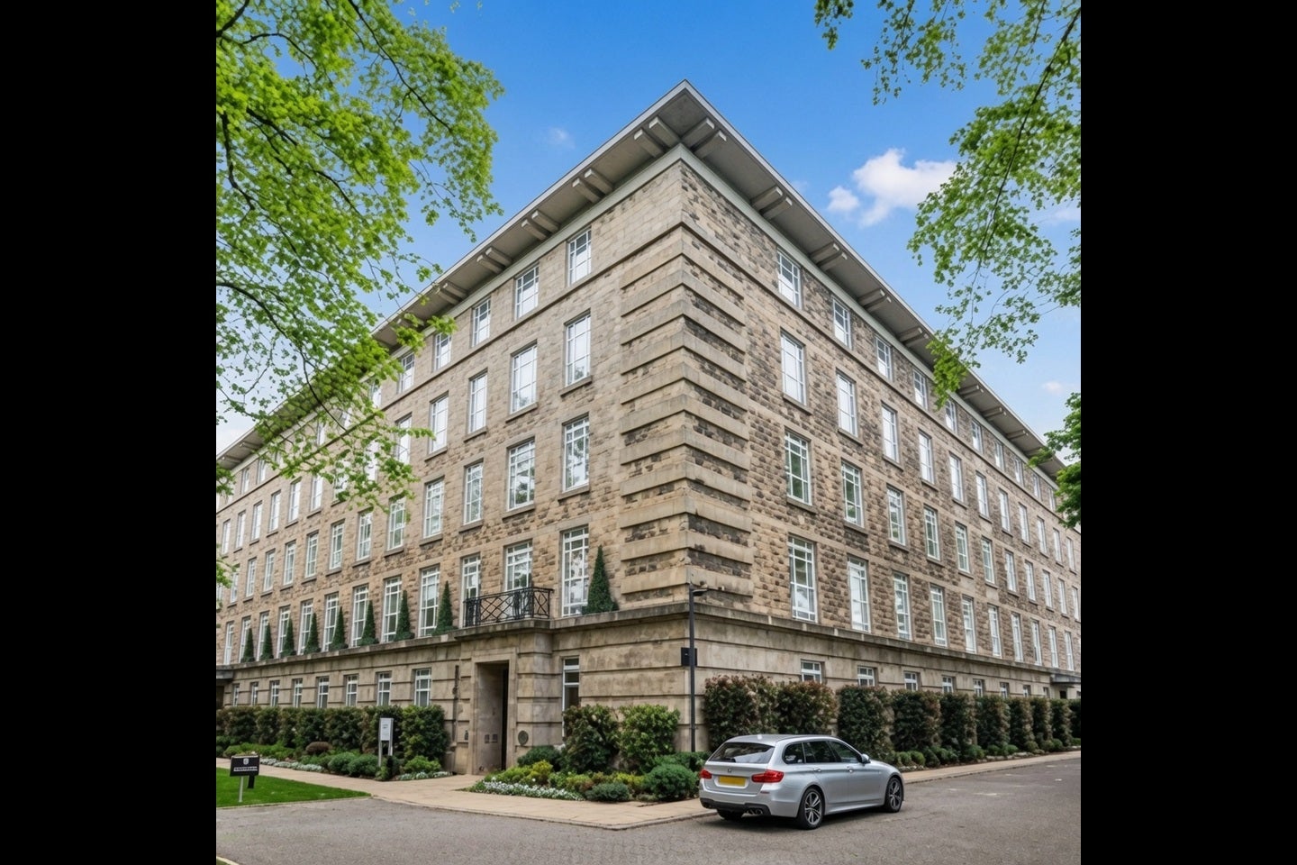 Flat Bromyard Avenue in Greater London