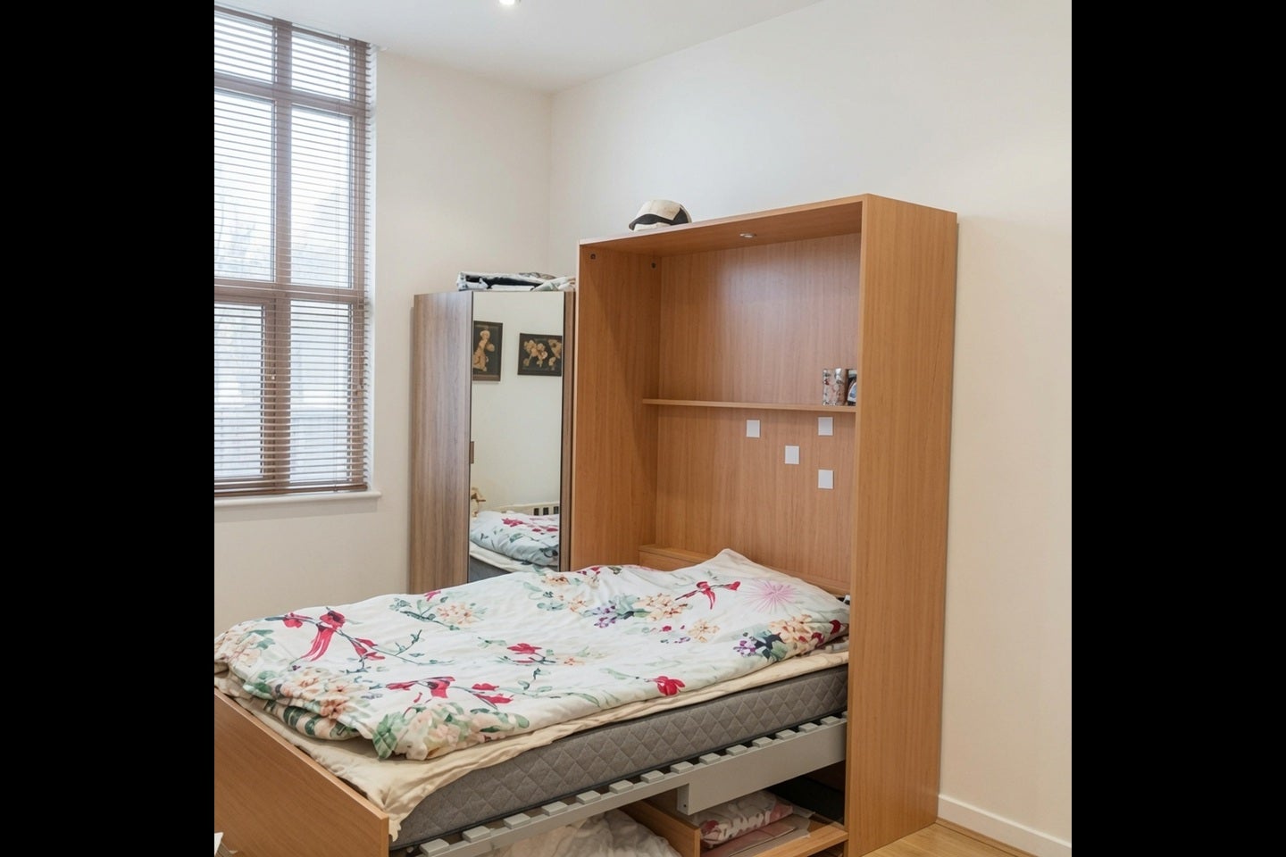 Flat Bromyard Avenue in Greater London