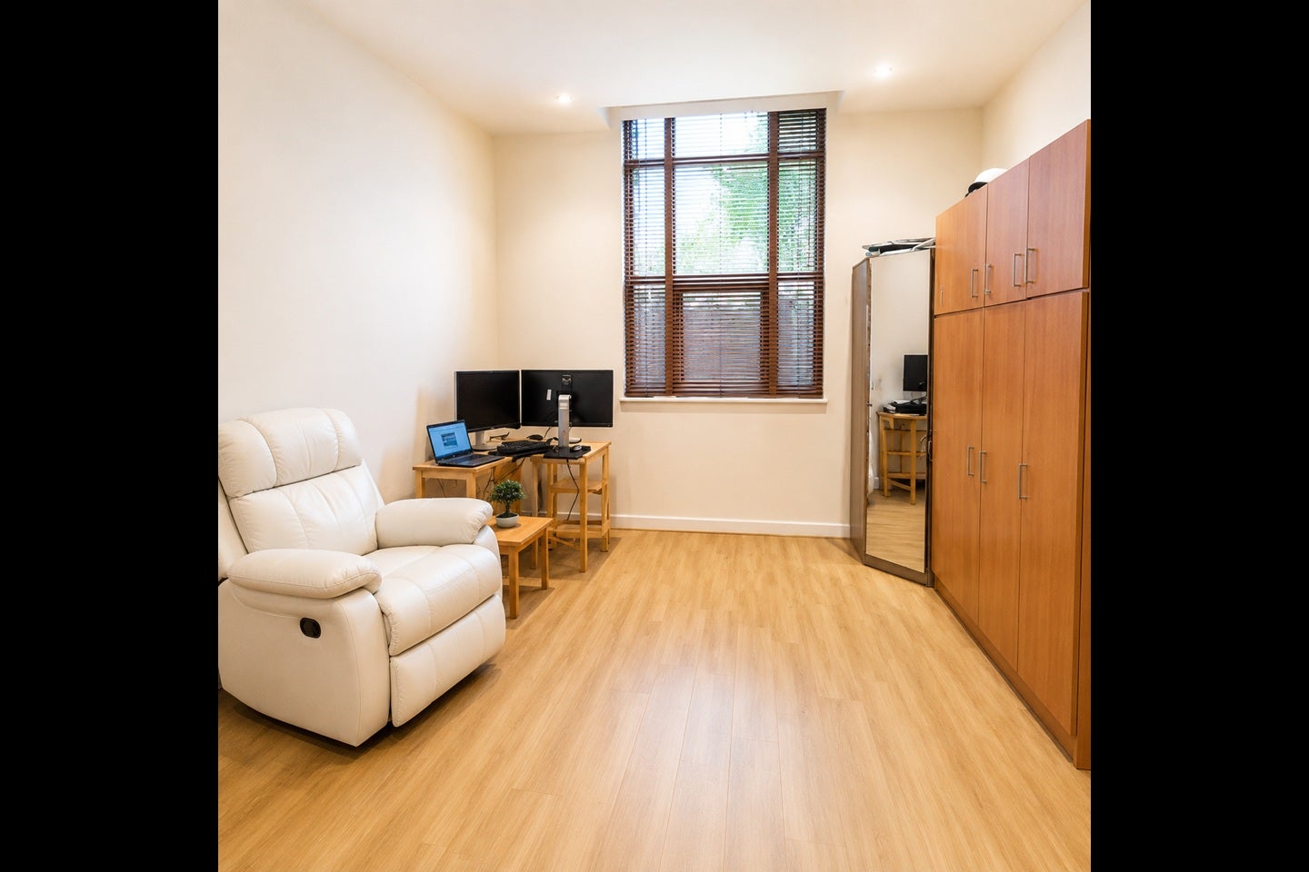 Flat Bromyard Avenue in Greater London