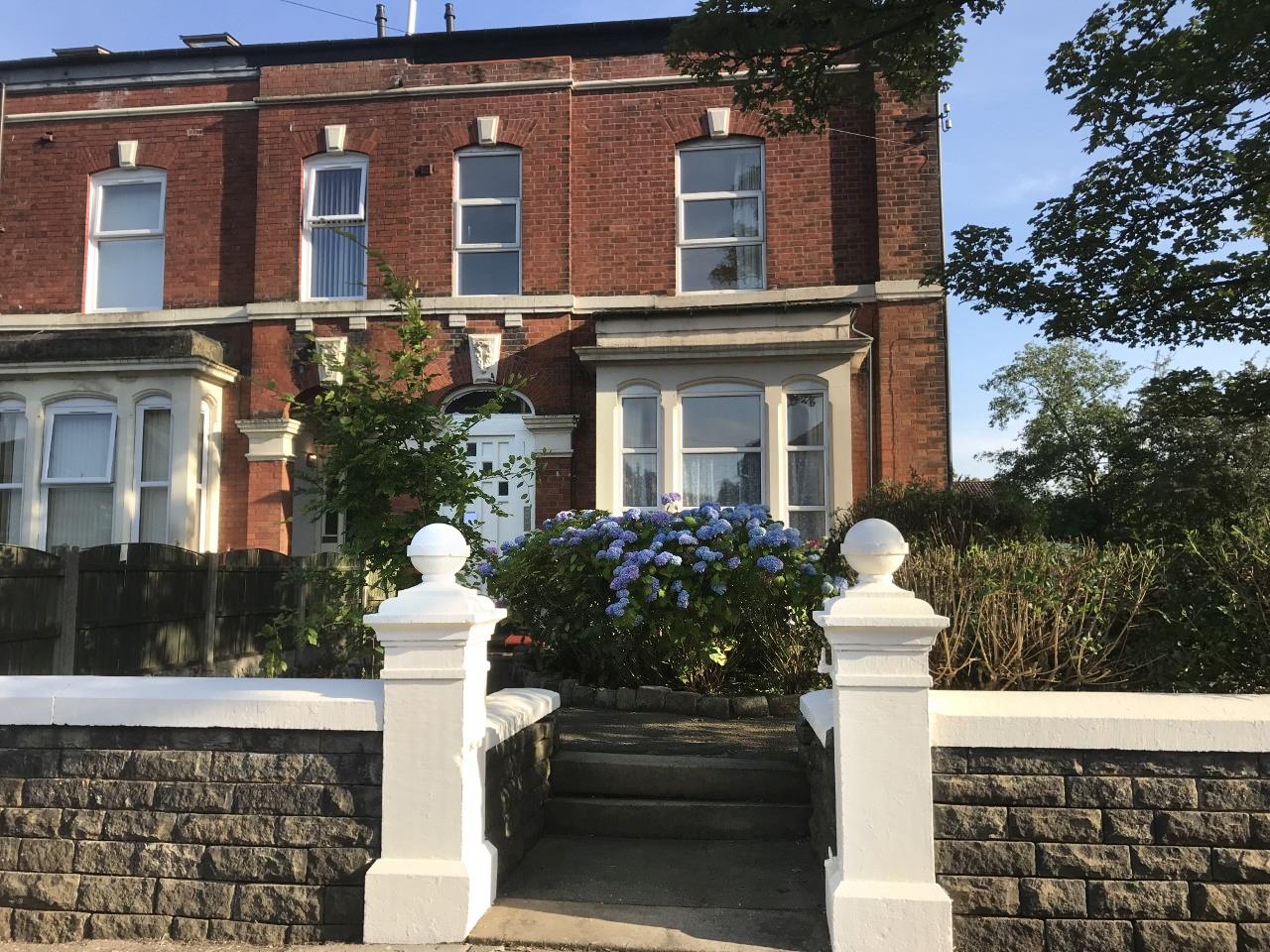 Flat Seymour Road in Bolton