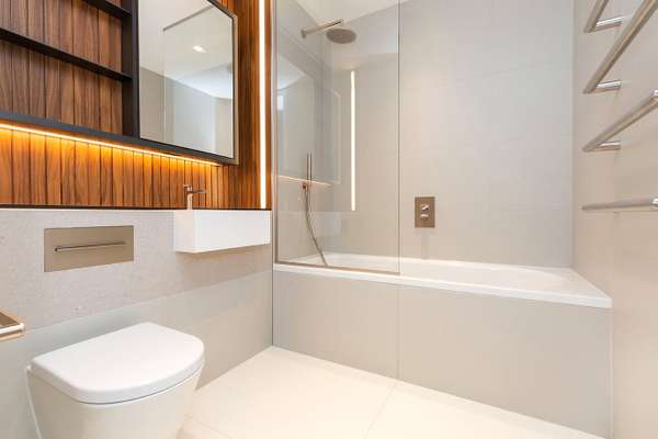 Flat Lewis Cubitt Walk in Greater London