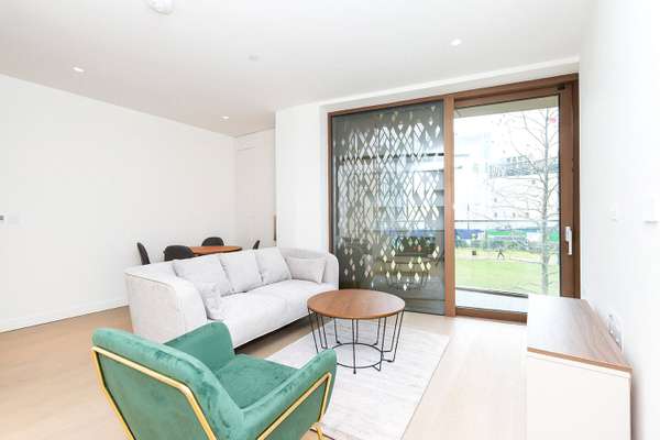 Flat Lewis Cubitt Walk in Greater London