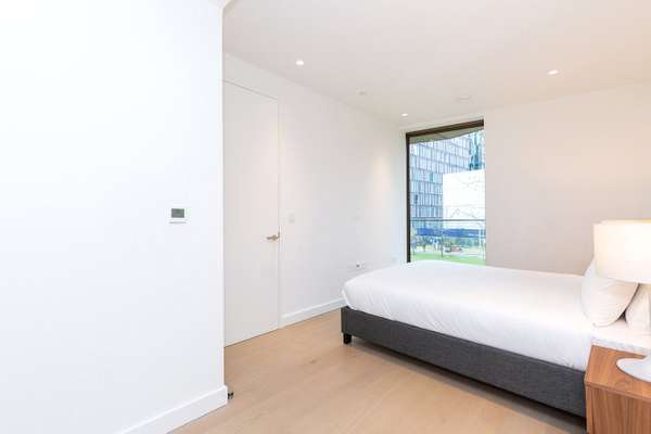 Flat Lewis Cubitt Walk in Greater London