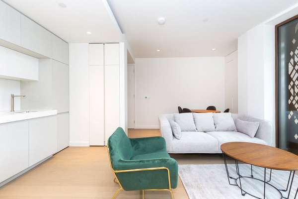 Flat Lewis Cubitt Walk in Greater London