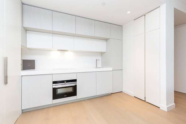 Flat Lewis Cubitt Walk in Greater London