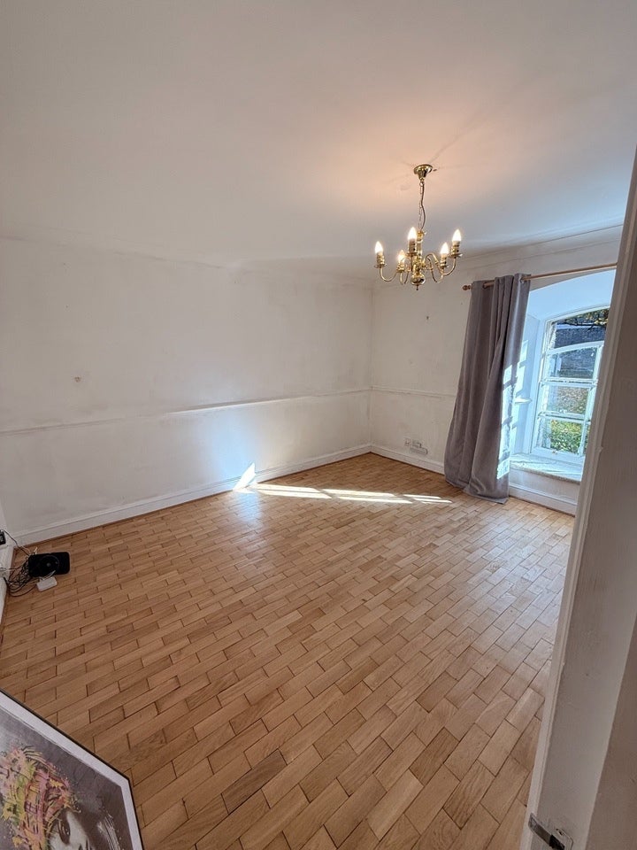 Room Gilbert Close in Greater London