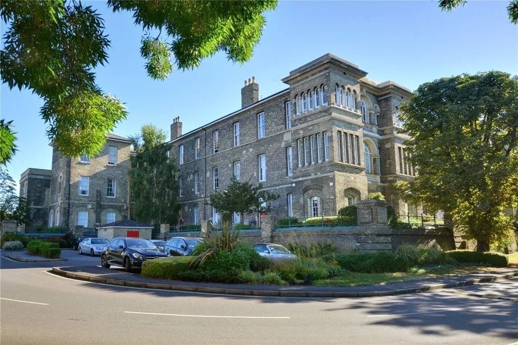 Room Gilbert Close in Greater London