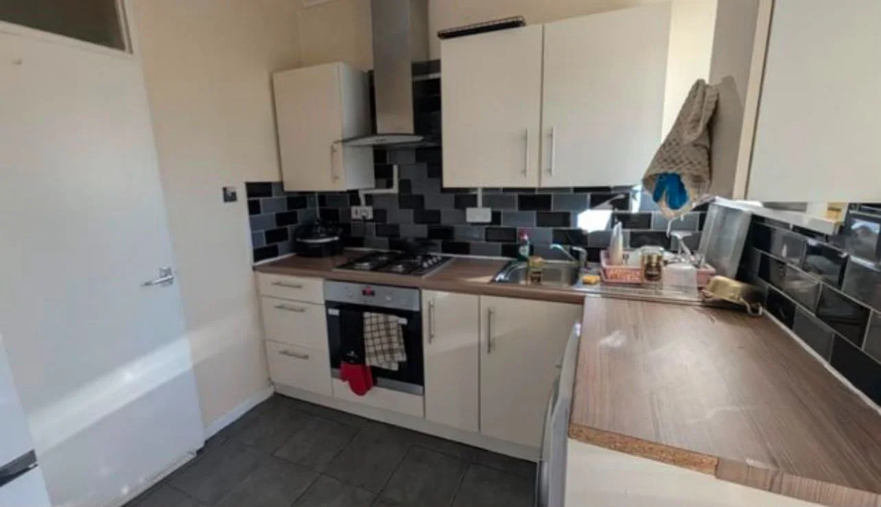 Room Hazellville Road in Greater London
