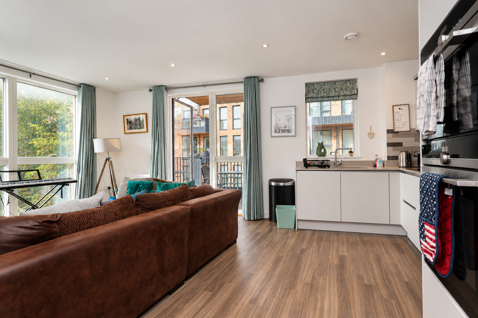 Flat Bollo Bridge Road in Greater London