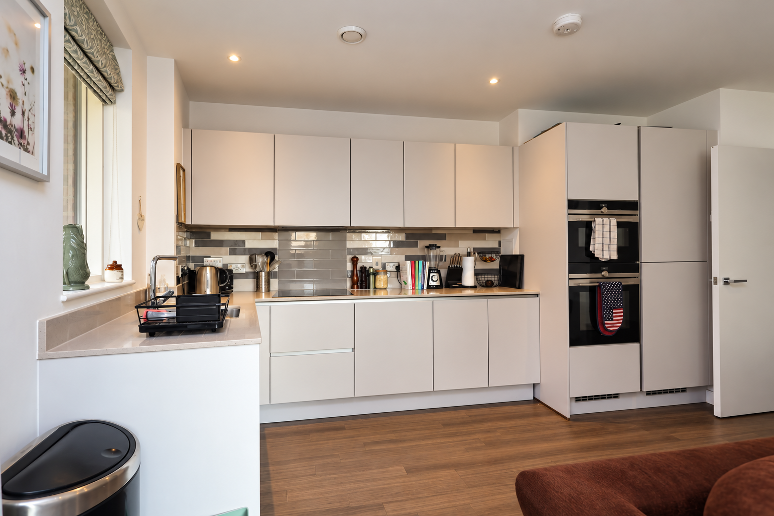 Flat Bollo Bridge Road in Greater London