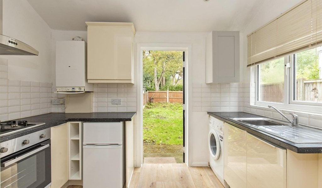 Flat Harpenden Road in Greater London