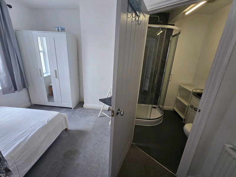 Room Diamond Street in Cardiff