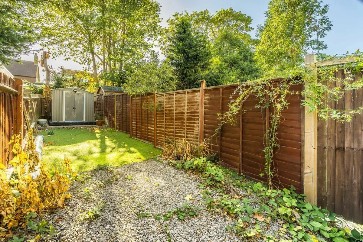 Flat Gracefield Gardens in Greater London